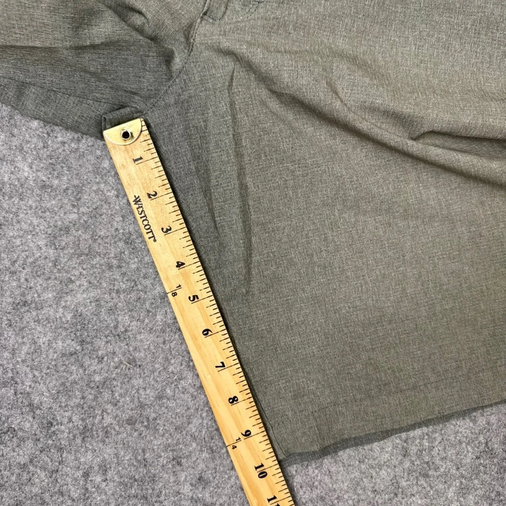 Under Armour HeatGear Mens Golf Shorts Size 34 Grey Olive Heather Loose Fit 9.5n